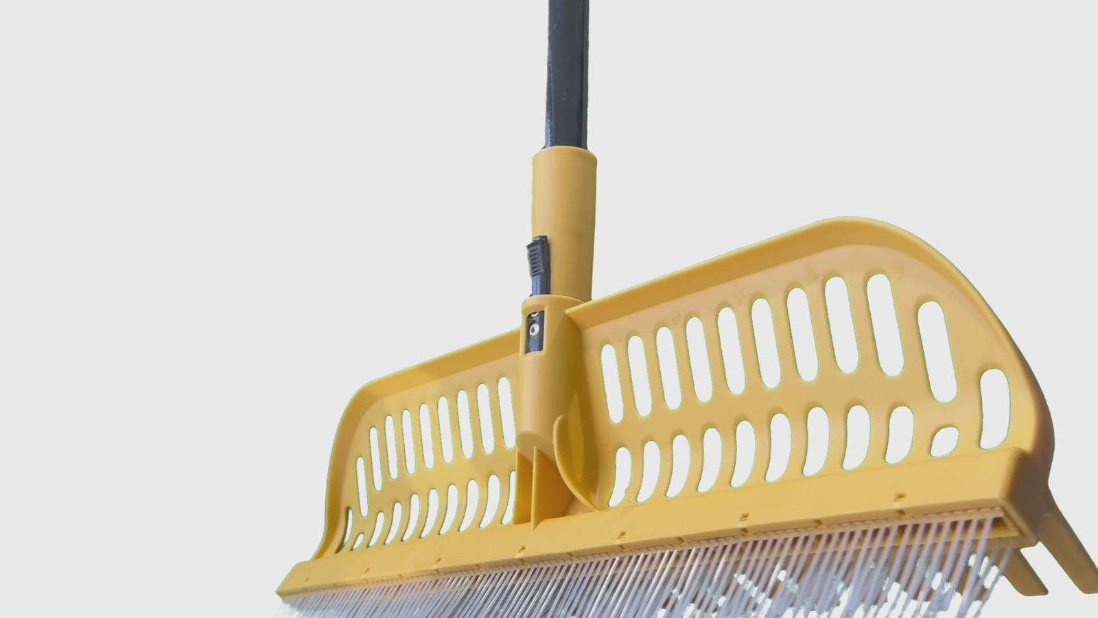 P-Off Turf Rake product promo video